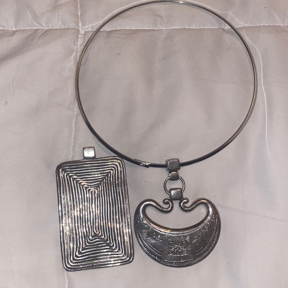 Elegant Necklace - Picture 5 of 11